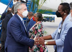 Alberto Fernández concluye su gira con una reunión con la primera ministra de Barbados