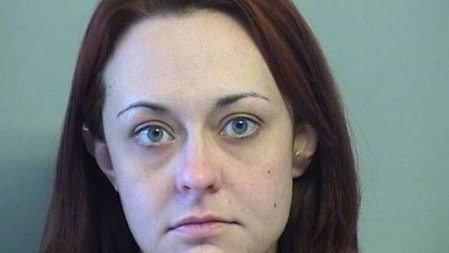 Amber Ellis enfrenta una acusación penal.