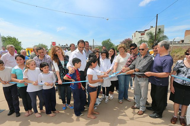El Municipio inauguró el pavimento del cruce de Quintana y Francia