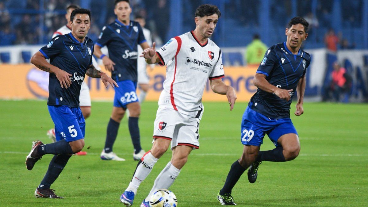 Vélez empató con Newells y jugará con Gimnasia en los playoffs