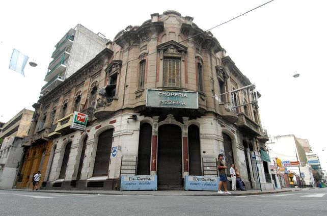 La Buena medida abrió en 1898 en esa esquina filoportuaria como almacén