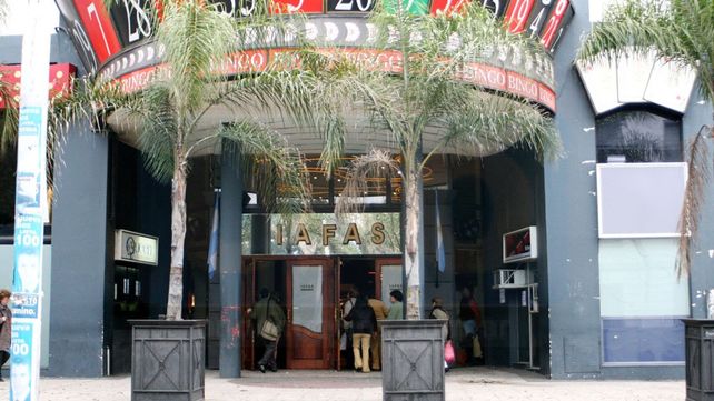 Analizan prohibir el ingreso de menores de 18 a las salas de juego de la provincia