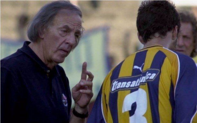 El Flaco dirigió a Rosario Central en 2002 y alternó buenas y malas. El equipo trataba de tener su sello ofensivo y en ocasiones lo logró.