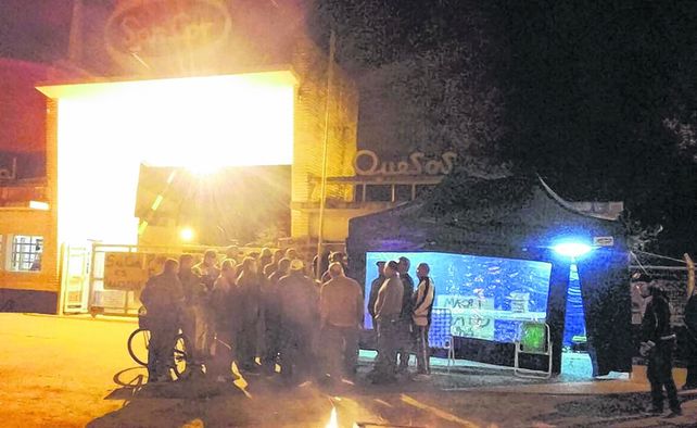 Gálvez. Trabajadores y pobladores de la localidad del centro provincial se convocaron frente a Sancor.