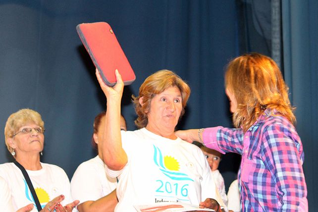El Municipio aportó 51 netbooks al Movimiento Los Sin Techo