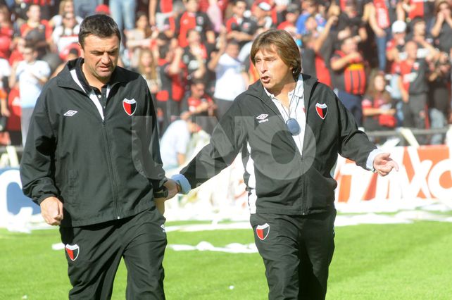 A jugar. Diego Osella y Julio César Toresani comenzaron a darle rodaje a los jugadores pensando en los amistosos.