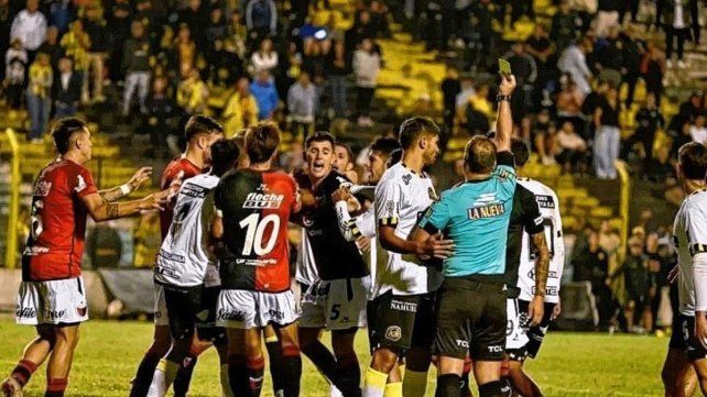 Gigliotti dejó sus sensaciones tras la primera derrota de Colón ante Almirante Brown en Primera Nacional.