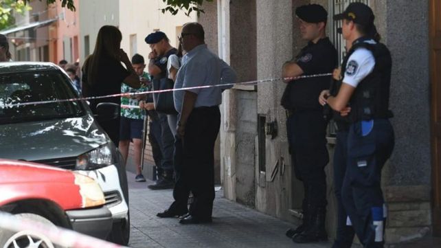 Analía Verónica Azzolina fue hallada tirada en el piso del comedor