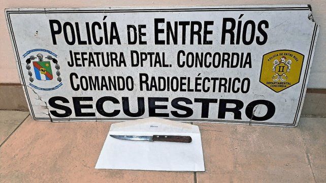 La agresora persiguió y alcanzó a la víctima cuando caminaba por calle Pellegrini de Concordia y le clavó el cuchillo. La mujer herida está fuera de peligro.