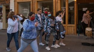 Los chicos en Bariloche disfrutaron del viaje de egresados pero el Covid no los dejó terminarlo tranquilos.