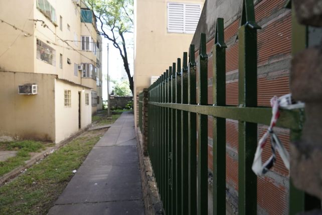El pasillo donde se erige la casa de la madre de Suárez y donde el hombre fue asesinado con una metra.