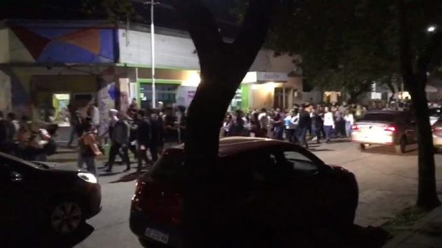 Escándalo en Entre Ríos: estudiantes sin barbijo ni distancia coparon las calles de Chajarí