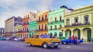 Cuba enamora con sus paisajes naturales, su arquitectura tradicional, propuestas culturales y playas extensas.