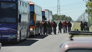 Los colectivos fueron interceptados en medio de un fuego cruzado.