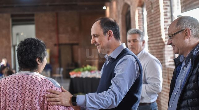 “Trabajando en equipo miles de santafesinos acceden a la escritura de sus viviendas”