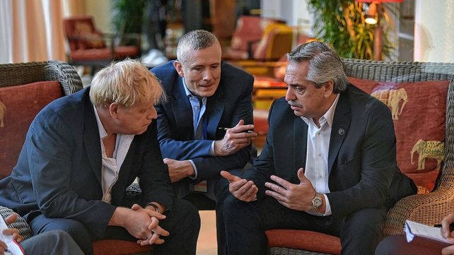 Fernández le dijo a Johnson que no habrá colaboración bilateral sin negociar por Malvinas
