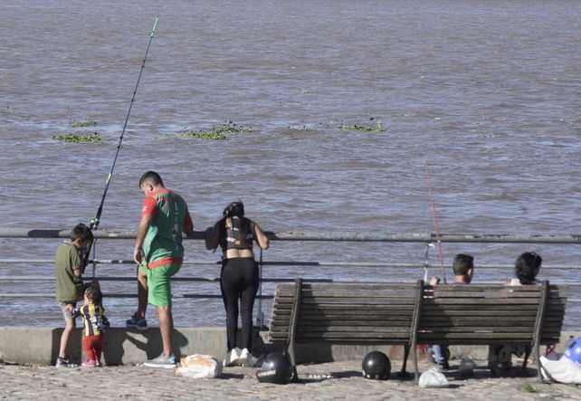 La costa central de Rosario, uno de los lugares elegidos por los pescadores.