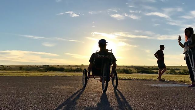 El experimentado piloto y parapentista acrobático Andy Hediger