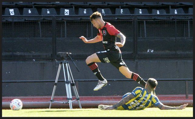 Compagnucci deja en el camino a Ávila buscando llegar al fondo de la cancha.