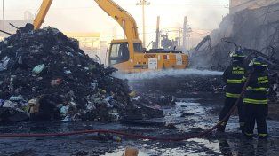 A más de 17 horas del comienzo del fuego