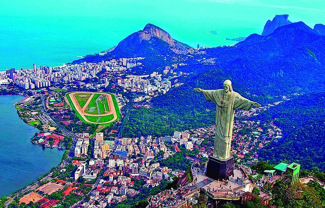 Se espera que muchos turistas argentinos viajen a Brasil para disfrutar esta temporada de verano.