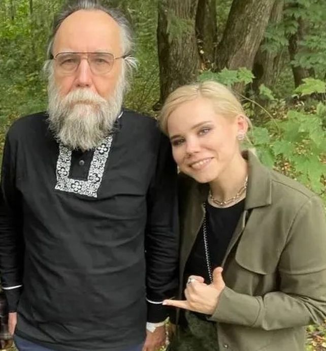 Daria junto a su padre Alexander apenas horas antes de su asesinato, en las afueras de Moscú.
