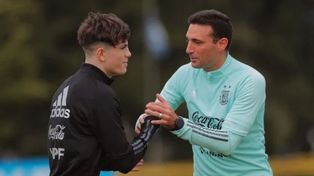 Lionel Scaloni desearía tenerlo en el plantel a Garnacho pese a la lesión.