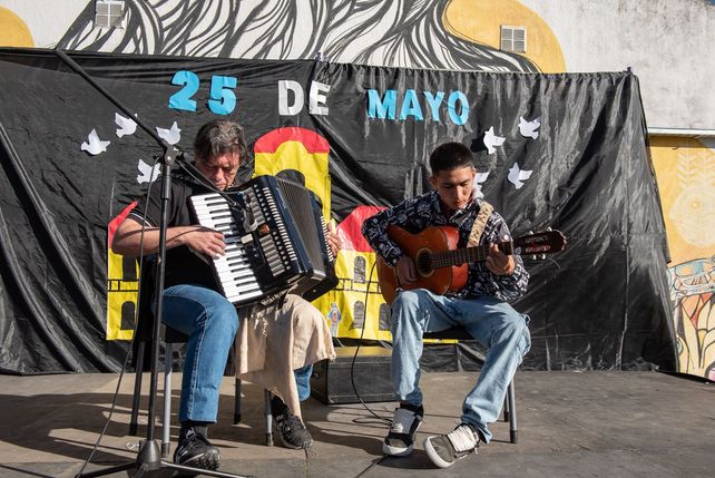 Timbúes celebró el 25 de Mayo con acto oficial y jornada cultural