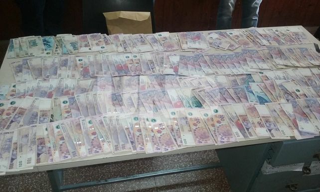 Cayeron con drogas, 32 mil pesos y dos motos robadas