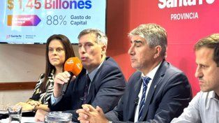 Los ministros de Economía y de Gobierno, Pablo Olivares y Fabian Bastia.