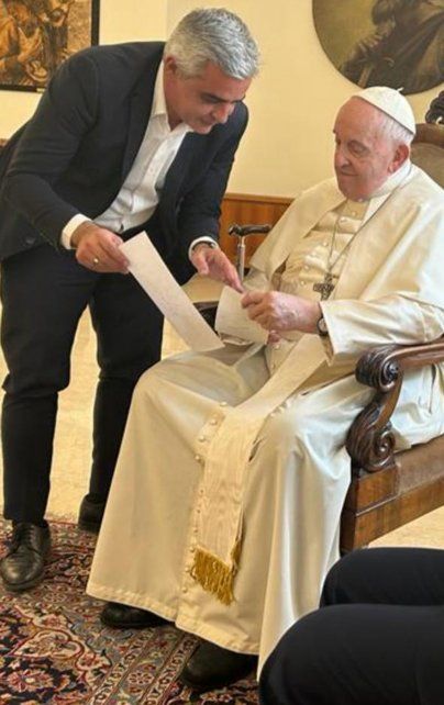 El Papa Francisco recibió al rector de la UNR y hablaron sobre Rosario