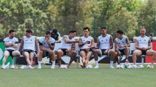 Los jugadores de la selección argentina estuvieron distendidos después de la gran goleada ante Argelia.