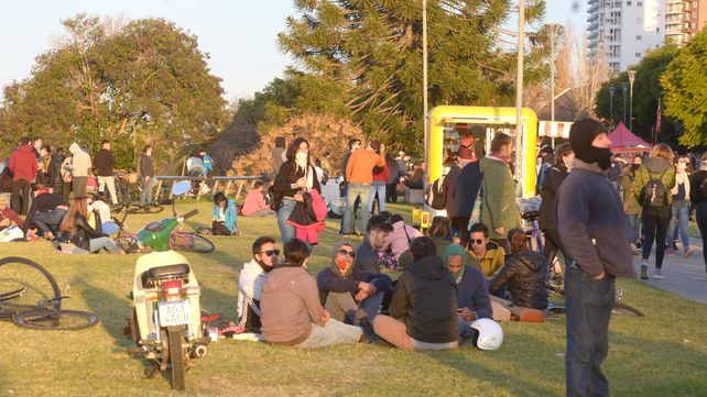 Muchos rosarinos se concentraron en parques y plazas.