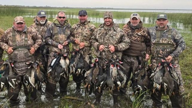 Cazadores estadounidenses fueron denunciados por una ONG ambientalista tras la masacre de aves autóctonas.