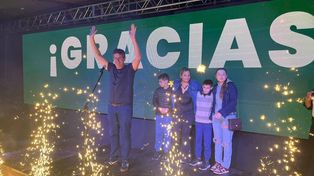 El intendente Santacroce celebró en familia su victoria y les agradeció a los funenses.