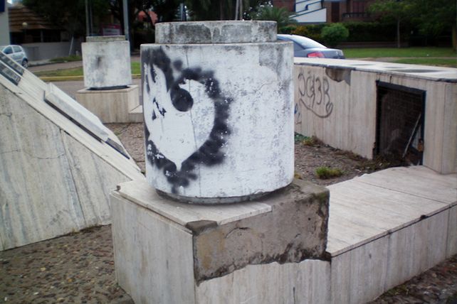 Solicitan la puesta en valor del monumento a Artigas en la Costanera