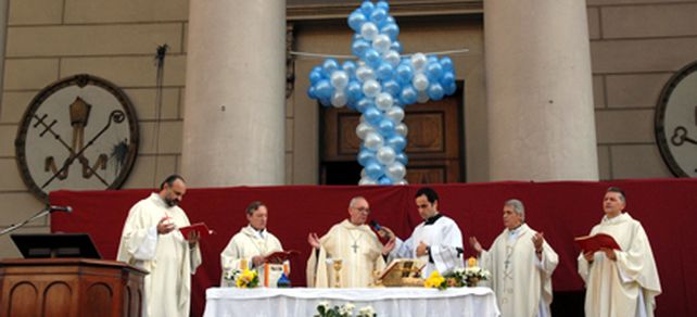 Bergoglio: la educaci&oacute;n no es un traspaso de responsabilidad en la puerta de la escuela