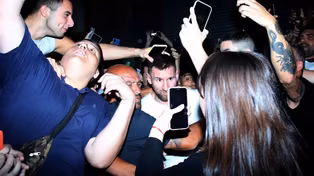 Lionel Messi rechazó salir por otra puerta del restorán porque quiso saludar a la gente.