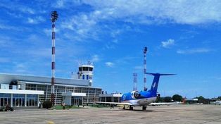 Desplazan al personal de la torre de control de Santa Fe por incidente con un avión