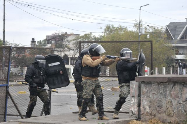 La crisis institucional desembocó en un pedido de intervención a la provincia norteña.
