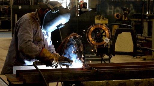 Un informe revela que desde diciembre de 2023 en la provincia de Santa Fe se perdieron 300 industrias y 8.000 empleos