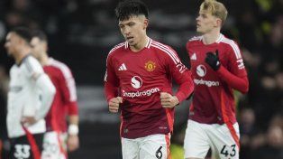 El ex Newells Lisandro Martínez anotó el gol del triunfo para el Manchester United.