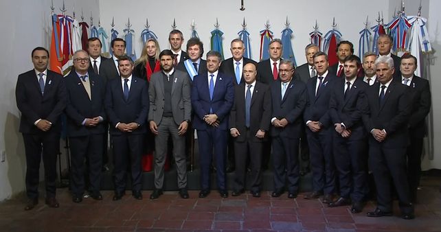 El presidente Javier Milei firmó en Tucumán el Pacto de Mayo con los gobernadores.