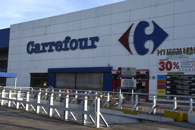 Las sucursales de Carrefour permanecen cerradas por el conflicto desatado por el despido de trabajadores.&nbsp;