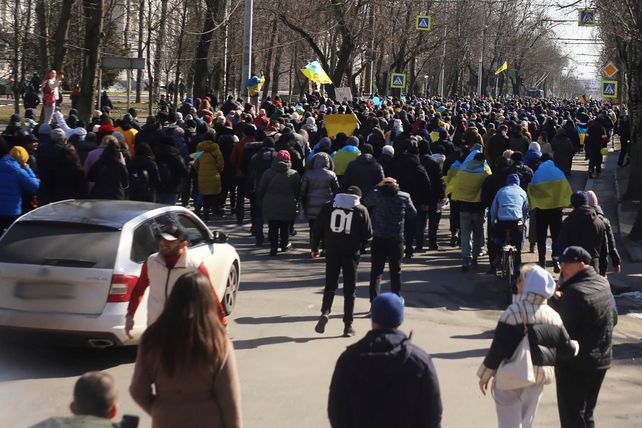 La valentía de los ciudadanos de Kherson se evidenció en las masivas protestas que organizaron durante marzo contra la ocupación rusa.&nbsp;