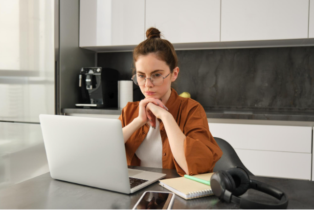 Trabajo remoto y seguro: consejos para  proteger tu información desde casa