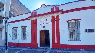 “Buscan amedrentar a quienes ejercen el periodismo en una muestra clara de autoritarismo”, expresan desde UCR por la embestida del Gobierno contra la libertad de prensa