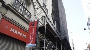La fachada ya luce los andamios desde donde en una primera etapa se harán trabajos de hidrolavado.