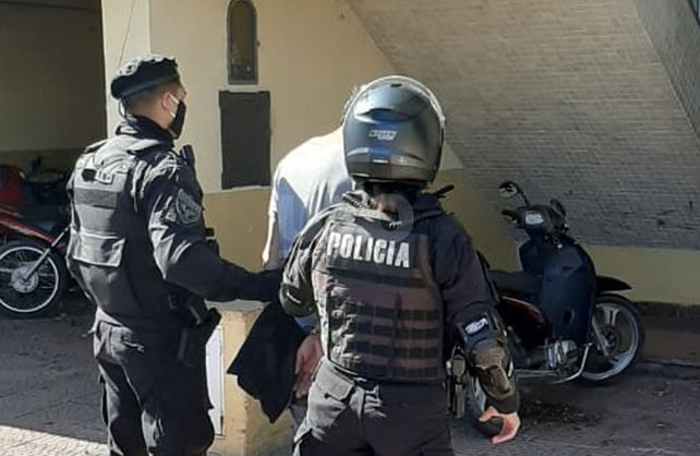 Cayó en un control y tenía pedido de captura por amenazas y lesiones