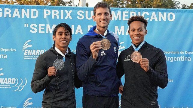 El santafesino Germán Chiaraviglio se quedó con la medalla de oro en salto con garrocha.